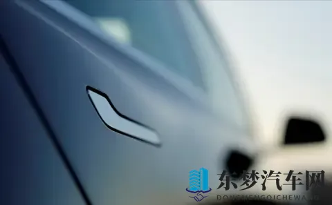 特斯拉即将取消门把手？新设计已申请专利，将门把手装入车门中-3