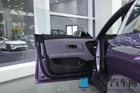 长续航+激光雷达+磁流变悬架，深蓝L06把预售价拉到1399万起-3