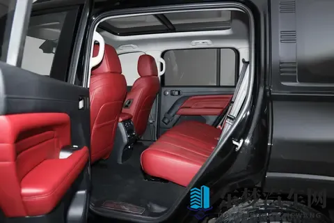 自主品牌燃油四驱中大型SUV对比，领克09和哈弗H9该如何选？-3