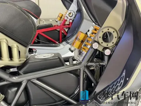 2025米兰展，全新意塔杰特Roadster 400再次惊艳突破！-1