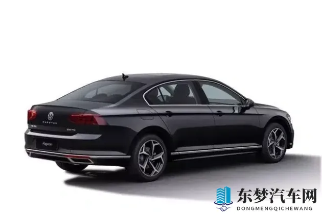 将界2第3集雷蕾打扑克：《扑克牌局揭示行业趋势：团队协作与创新之道》