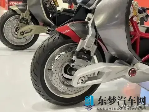 审美分裂！Roadster 400裸露车架+鸿350同源动力，有人爱有人嫌！-1