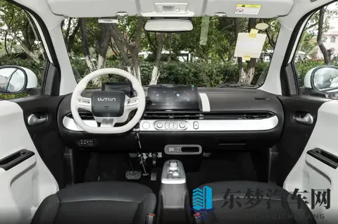 上课吃女同学奶还摸她批：智能驾驶升级，安全便捷新体验