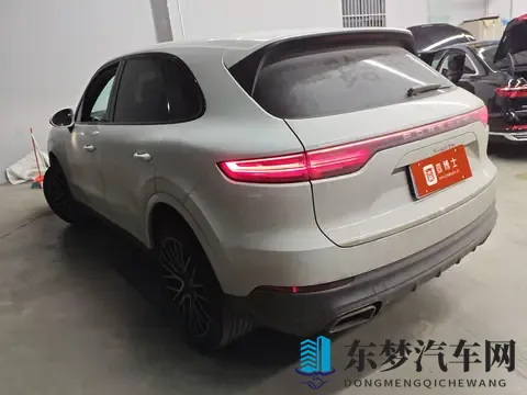 三个老外换着躁我一个故事：异国三人轮番激我，一段离奇遭遇记