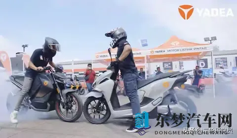 雅迪Velax炸场米兰！20分钟快充+105km续航-2