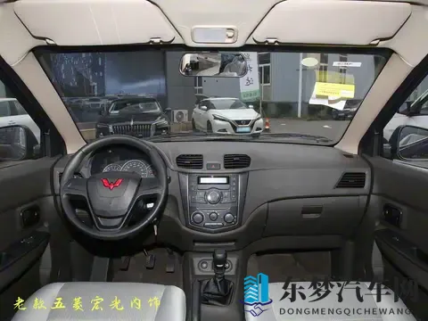 全新五菱宏光燃油版上市,外观变化大,售548万元起,还能否畅销-2