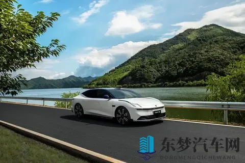 硬核配置直接拉满，领克10 EM-P稳坐杰兰路插混榜榜首-1