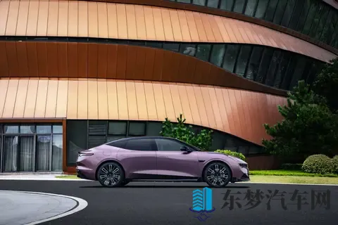 杰兰路榜单发布，领克10 EM-P以全面实力成为混动轿车优选-1