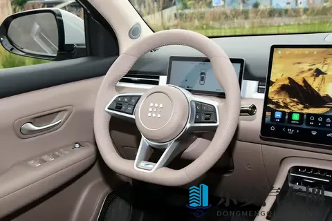 第三代蓝电E5 PLUS预售价1398万,配156寸大屏,轴距2785mm-1