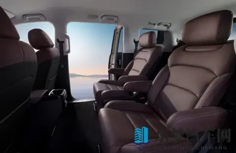 73万起售！五菱星光730上市，15T动力+侧滑门，纯电续航500公里