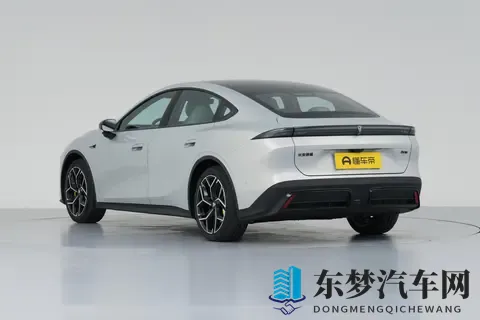 10 毫秒磁流变悬架 + 零重力座椅，深蓝 L06 太懂年轻人-1