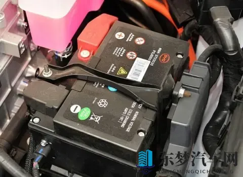 汽车电瓶寿命藏玄机：4个信号提醒你该换了-2
