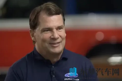 吃女生小头头：女生间亲密互动，别样温馨场面-2