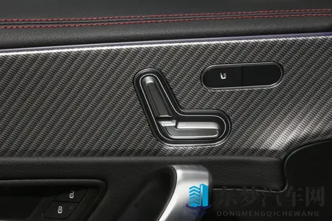 新款上市：20万买奔驰，内饰豪华，油耗低，带64色氛围灯-1