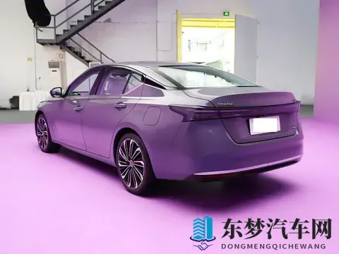 全新天籁PLUS实车亮相，配备鸿蒙座舱，外观更年轻，搭载20T+CVT-2