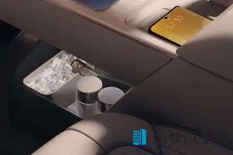 蔚来ET9:续航650km,900V快充,41秒破百,空悬+后轮转向-2