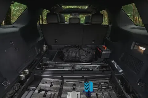 超大后备厢容积+5座，福特探险者昆仑穿越版售3698万-1