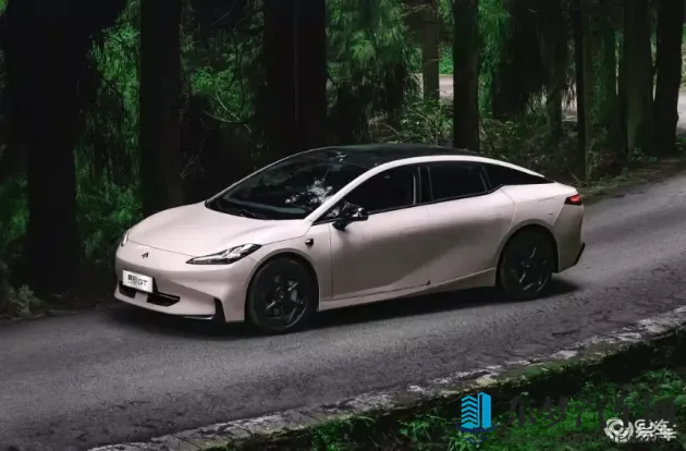 翁和小莹各种姿势第93章：智能驾驶新突破，出行安全再升级-1