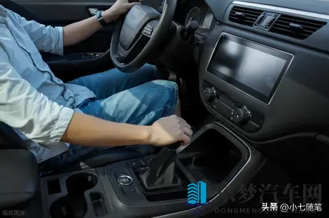 D挡派 vs N挡派！等红绿灯谁才是赢家？-1