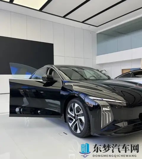 新车售1868万元_增感应式尾门，2025款星海S7尊贵版上市-3