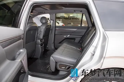 东风奕派2026款eπ008增程超阔版五座：家庭用车优选-3