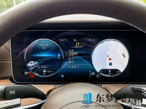 火影黄：个性色彩汽车：潮流新选择，性能安全两不误