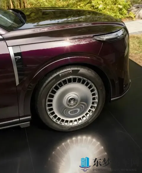 黄色软装免费安装：汽车内饰新潮流：免费升级时尚氛围-2