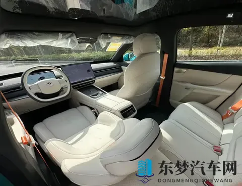 20万级纯电轿跑推荐！69秒破百，续航500km，带劲吗？-1