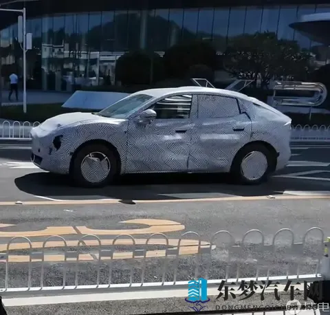小鹏MONA SUV伪装谍照曝光，计划2026年正式推出