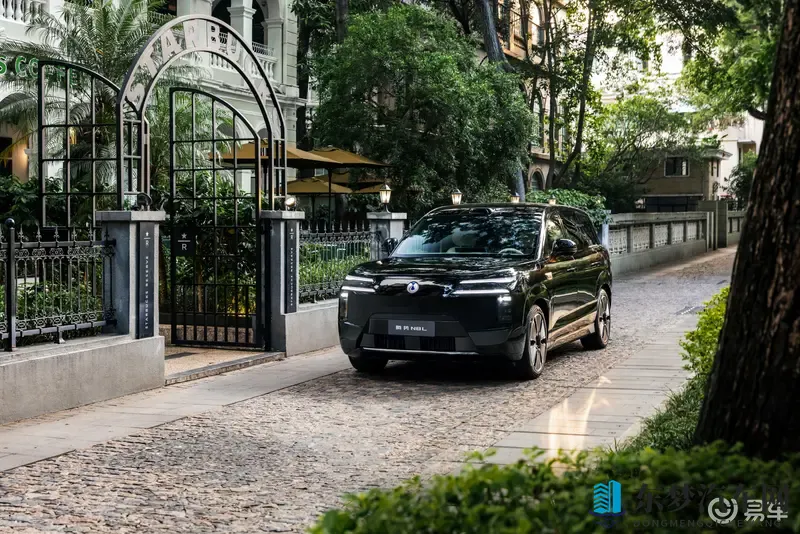 武松潘金莲双乳晃动干柴烈火：武松潘金莲激情四溢，情欲如火烈焰燃烧-1