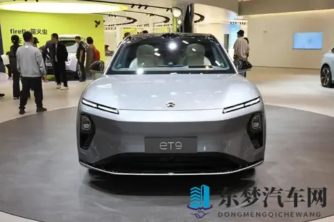 蔚来ET9，轴距3250毫米，41秒破百，纯电续航650公里+900V快充-3