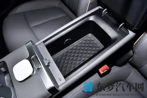 特斯拉跌下神坛！在华月销暴跌63%，三年最差成绩单背后的真相-1