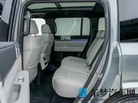 刚上市就成为了“方盒子销冠”！方程豹钛7凭啥如此受欢迎？-2