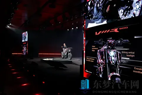 老师用刷子刷学生脚底心作文:教师以刷具惩戒学子脚心作文-1