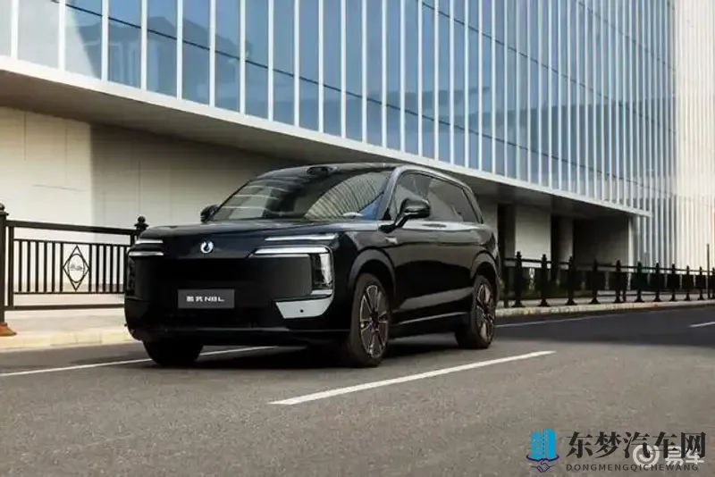 东方影库1800：智能汽车新篇章，环保驾驶体验升级-1