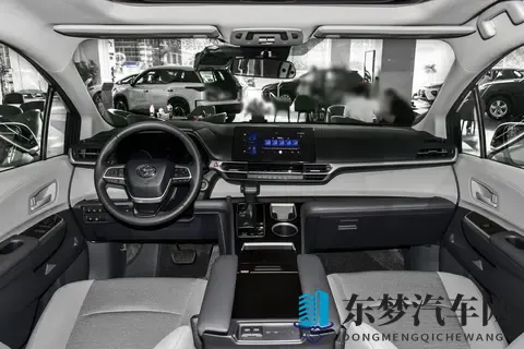 家用 MPV 首选：舒适版 vs 豪华版选谁？-3