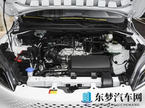 全新五菱宏光燃油版上市,外观变化大,售548万元起,还能否畅销-3