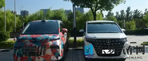 一小孩和妈妈摘萝卜黄：汽车亲子游攻略，轻松出行乐无边-3