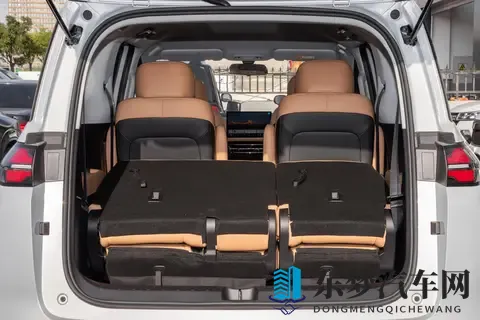 家用MPV新选择！768万起，真7座，续航超1000km，星光730 PHEV-2