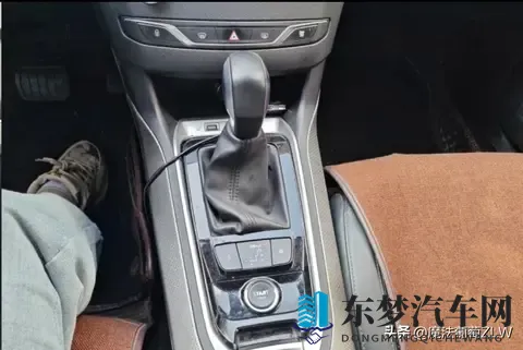 手动座椅配熏黑尾灯？标致这纪念版，是诚意还是套路-2