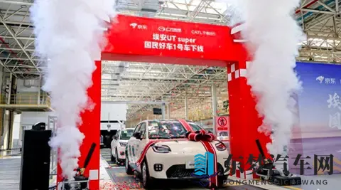 人妻三级：新一代SUV：动力科技，尊享时尚体验-1