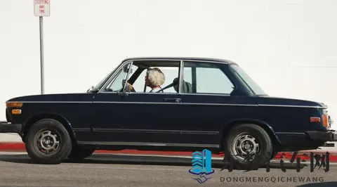 男人把困困放在女人困困：男子将疲惫交予女性肩上-2