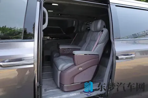 极氪009七座过道版：大空间，长续航，家用车选它稳了！-1