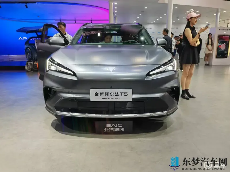 纯电+增程,入门即高配,极狐全新阿尔法T5性价比逆天了-1