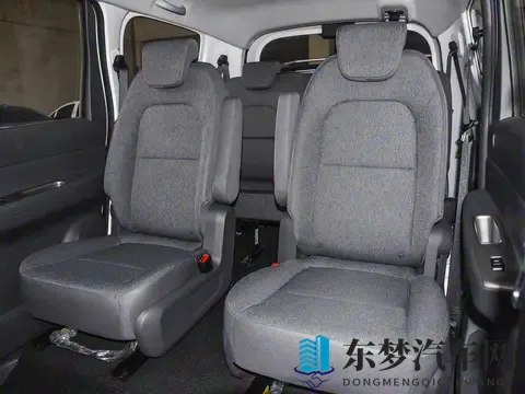 全新五菱宏光燃油版上市,外观变化大,售548万元起,还能否畅销-1