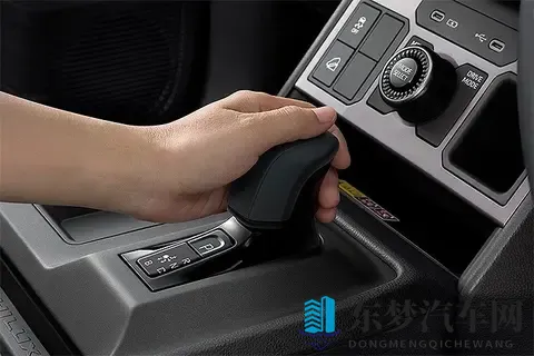 丰田全新Hilux发布,竟然还有电动版,这还是丰田吗?-3