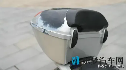 5年骑了37万公里!外卖小哥的铃木UU125还没到极限-2