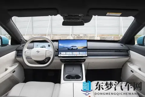 东风奕派 eπ007 + 纯电 565 版：智美轿跑的均衡出行体验-1