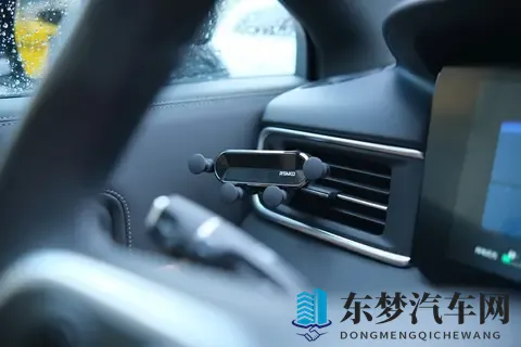 你的车，正在偷偷“监视”你！不开通这个功能连空调都用不了？-1