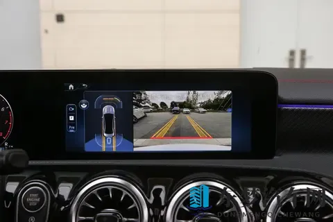 新款上市：20万买奔驰，内饰豪华，油耗低，带64色氛围灯-3